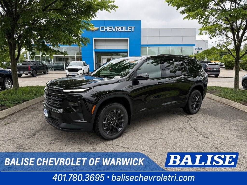 2026 Chevrolet Traverse LT in Mosaic Black Metallic — front three-quarter view